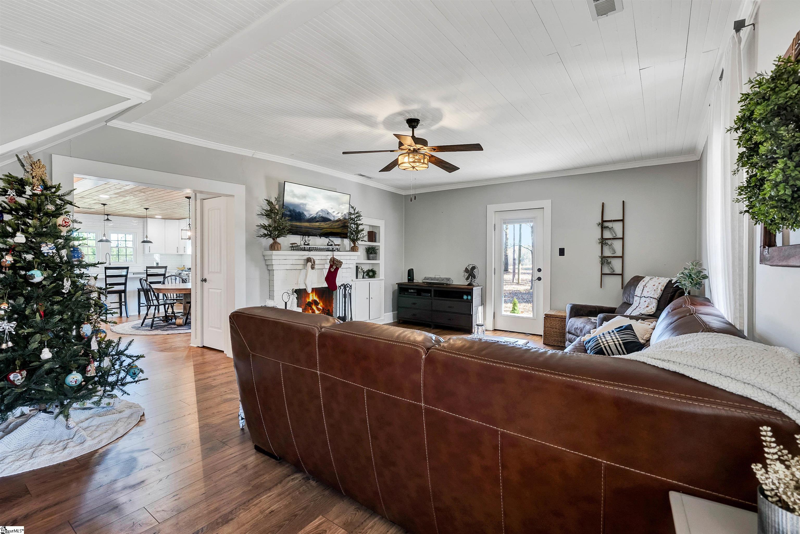 825 South Shamrock Avenue Landrum, SC 29356 - Photo 7 of 36