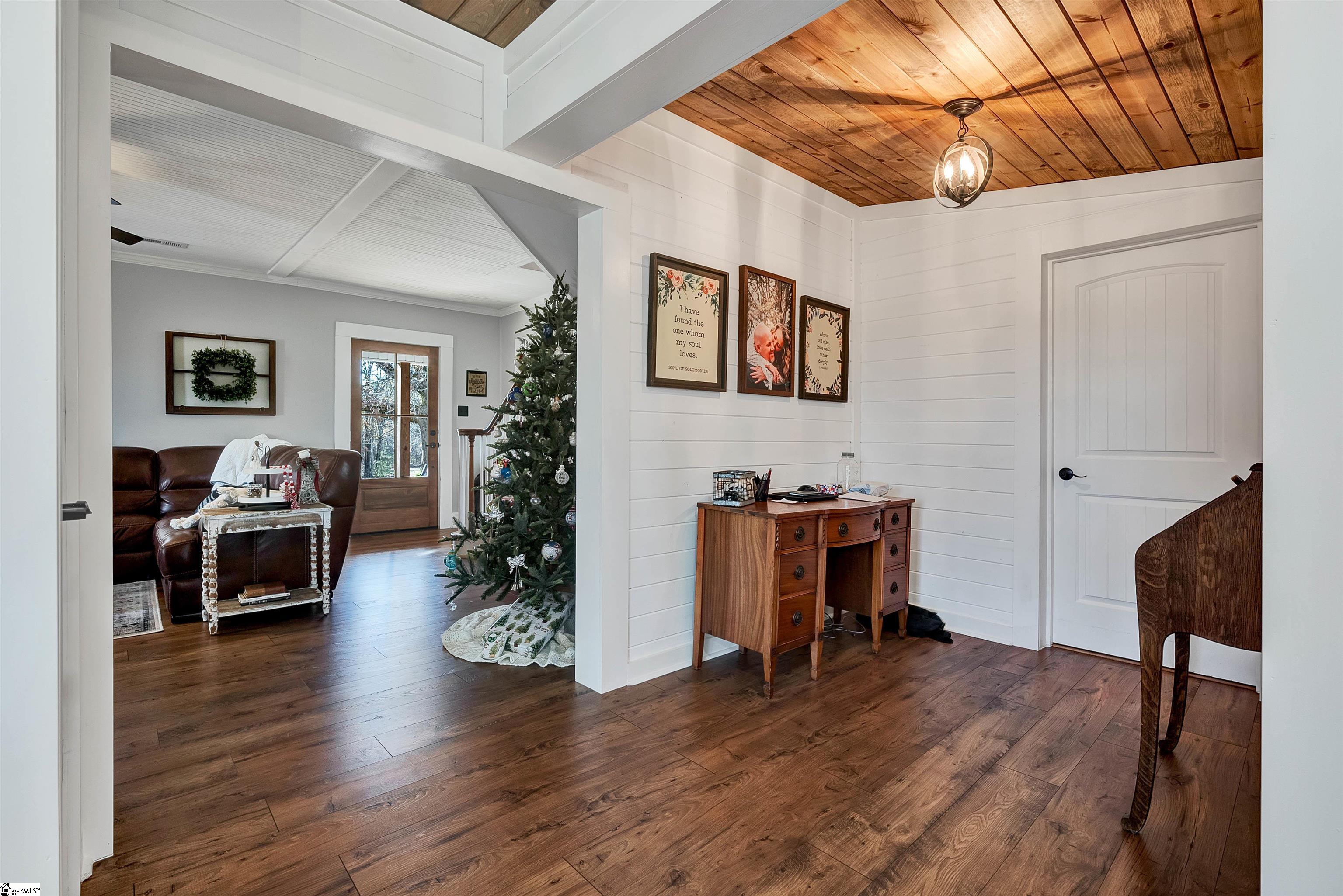 825 South Shamrock Avenue Landrum, SC 29356 - Photo 9 of 36