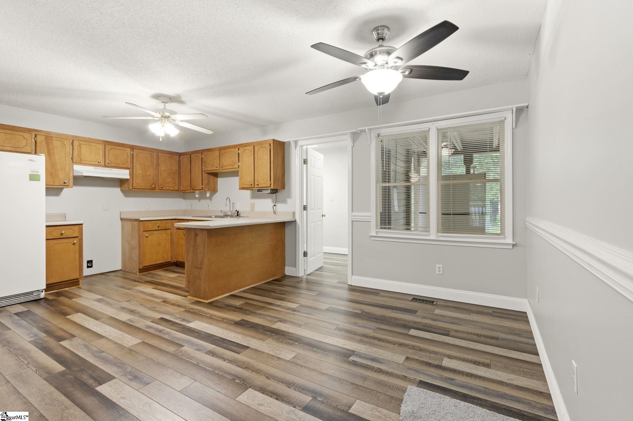 405 New Perry Road Greenville, SC 29617 - Photo 8 of 24 Gallery Image 8