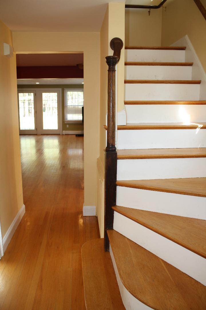 521 Old Post Road Walpole, MA 02081 - Photo 7 of 26 521 front hall