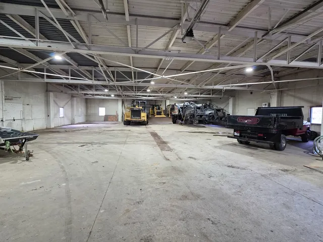 a view of a livingroom with walk in closet