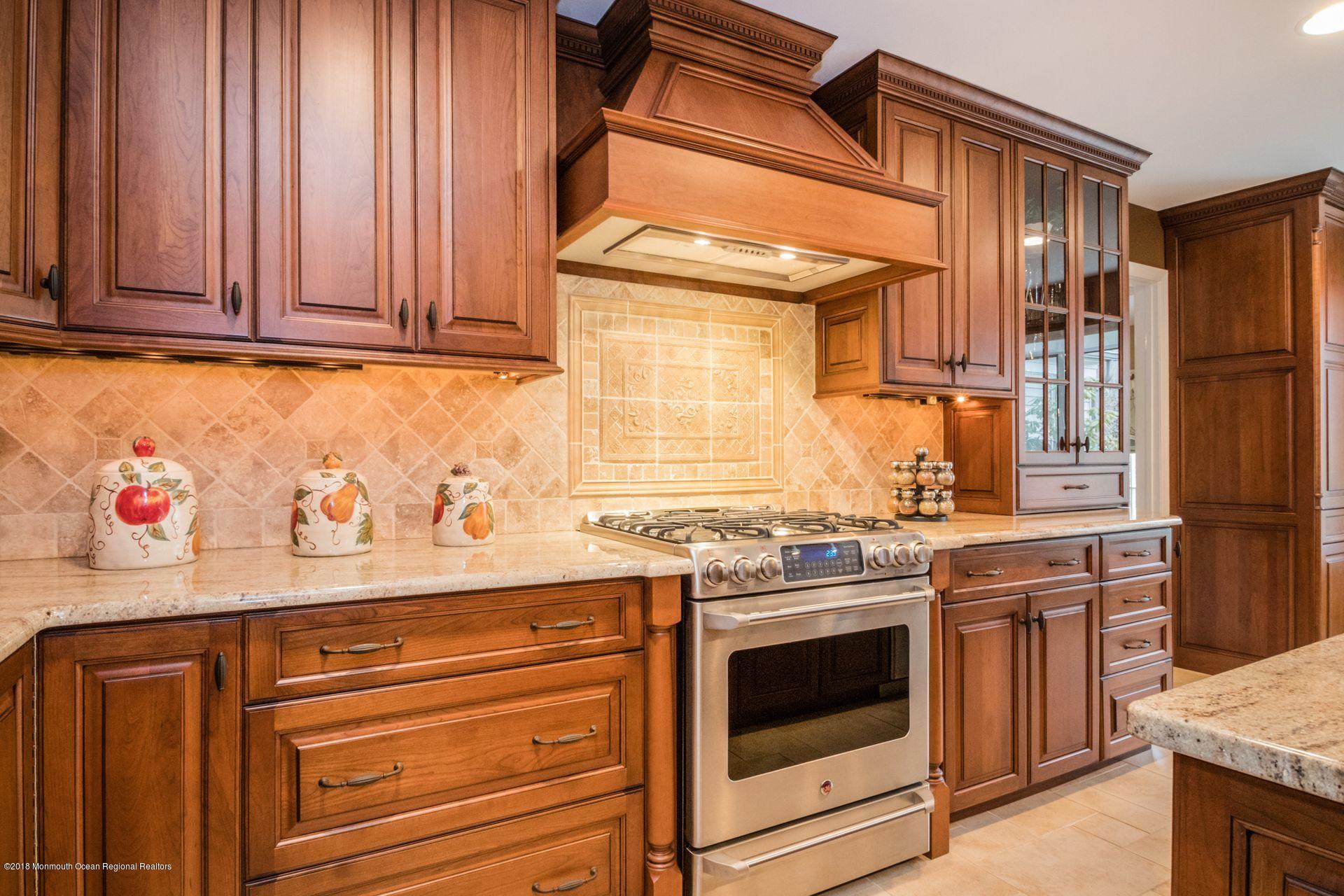 1 Howland Road Middletown, NJ 07748 - Photo 7 of 45 5 Burner gas range!