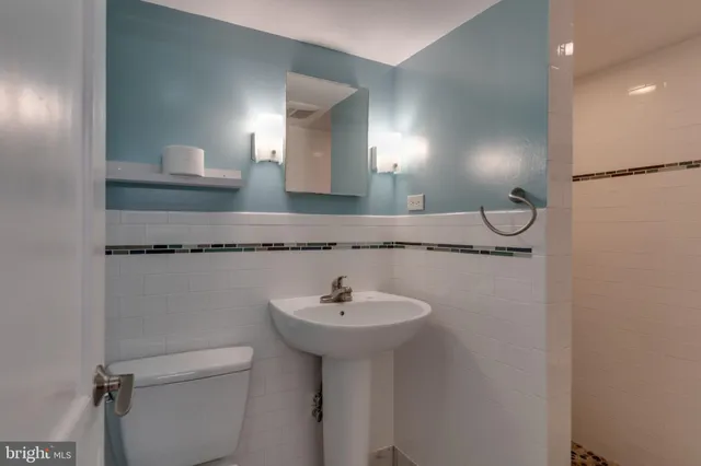 $3,950 | 2508 Davis Avenue, Alexandria, VA 22302