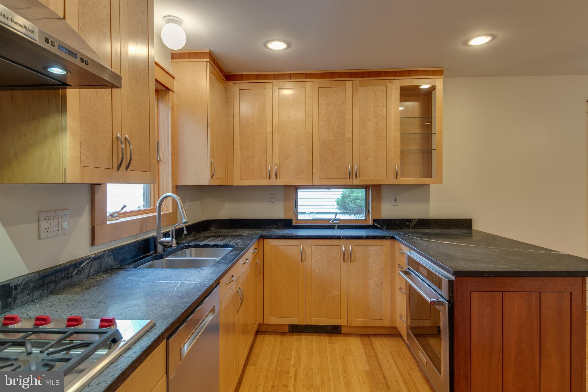 2508 Davis Avenue Alexandria, VA 22302 - Photo 7 of 23