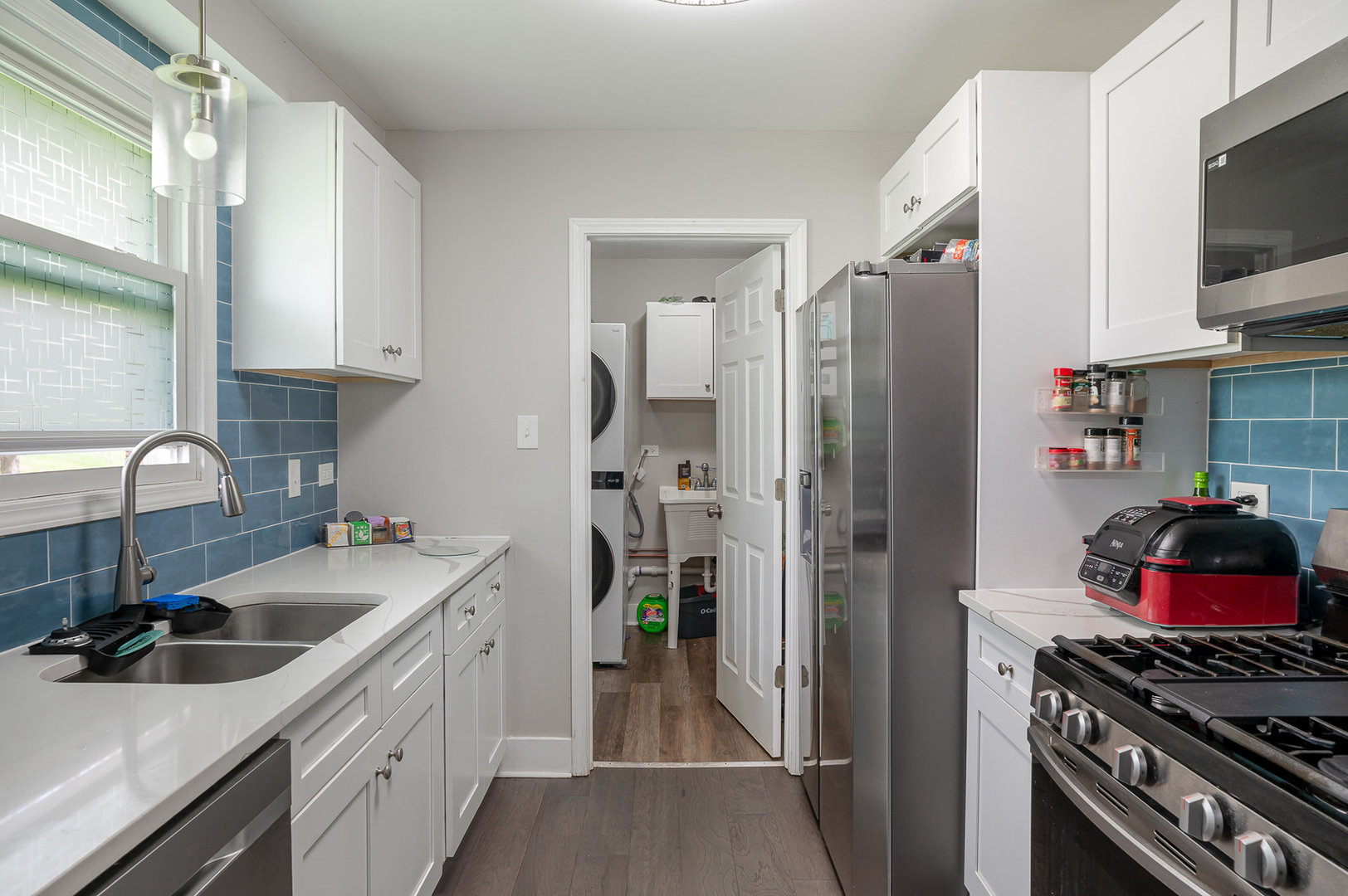 6226 Beechwood Road Matteson, IL 60443 - Photo 7 of 22 a kitchen with a sink stove and refrigerator