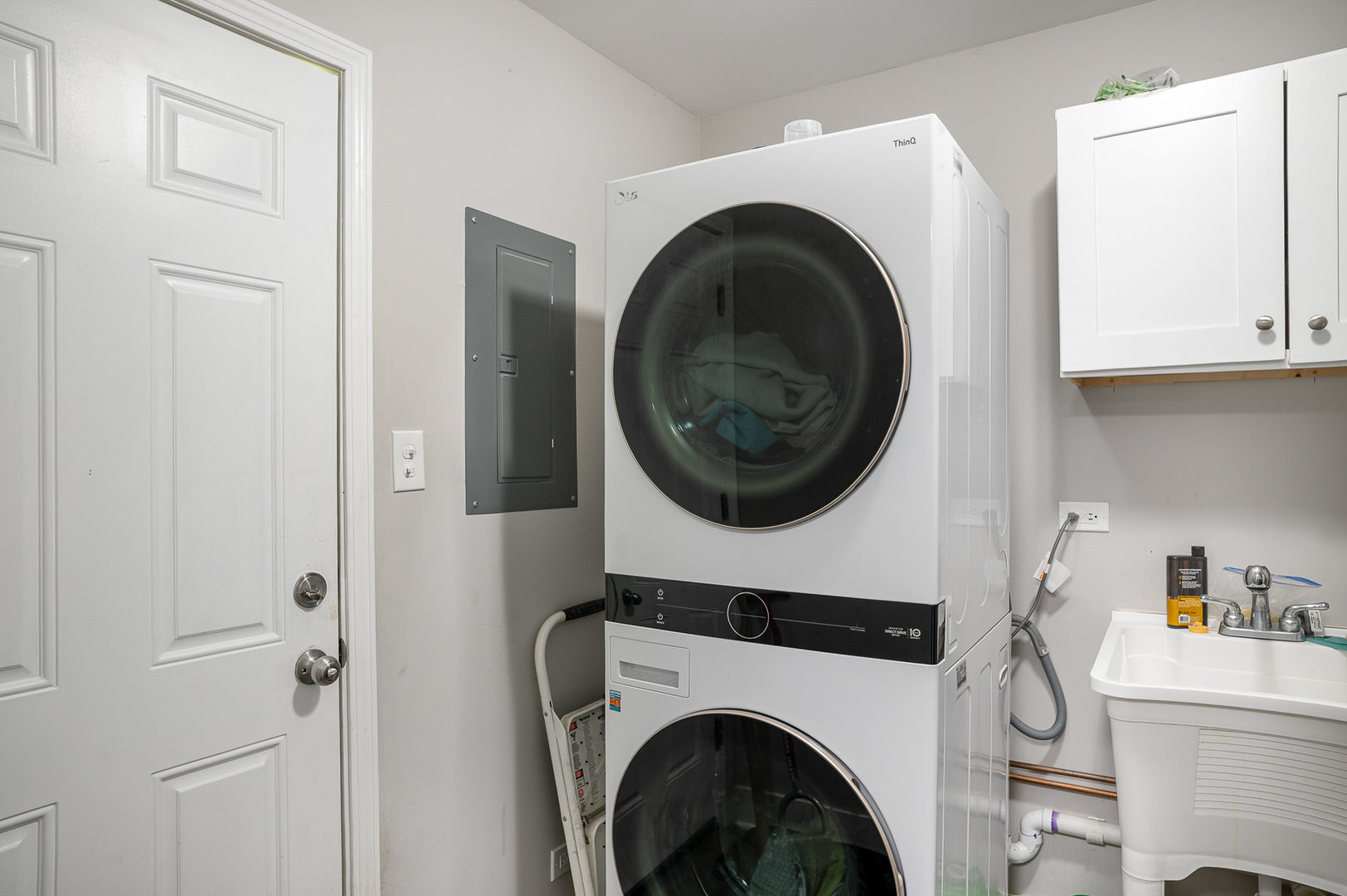 6226 Beechwood Road Matteson, IL 60443 - Photo 8 of 22 a view of entryway with washer and dryer