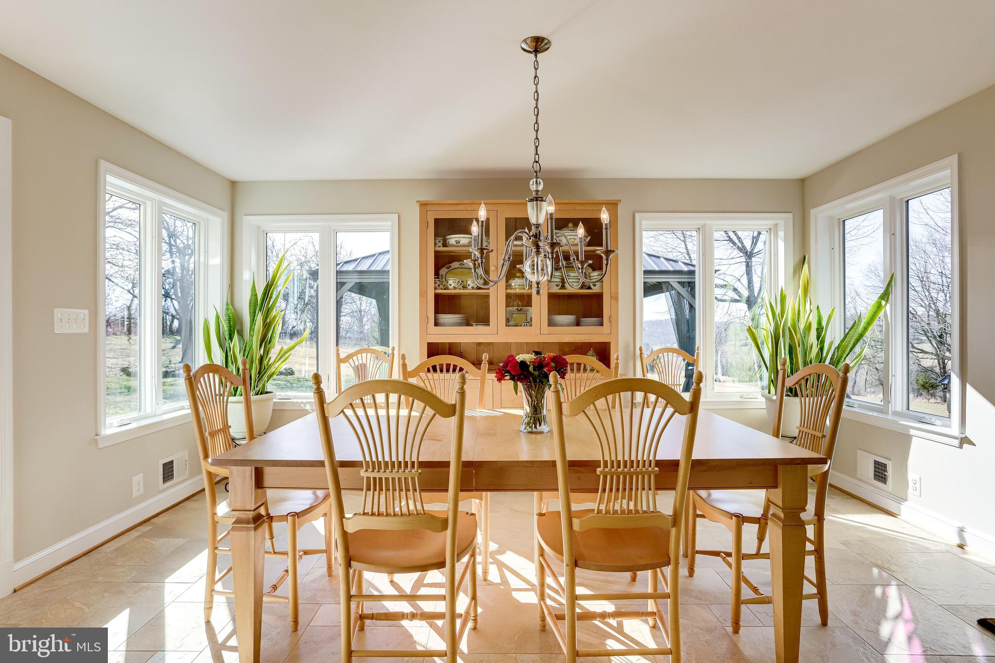 40445 Beechnut Road Leesburg, VA 20175 - Photo 11 of 42 Kitchen Dining Area