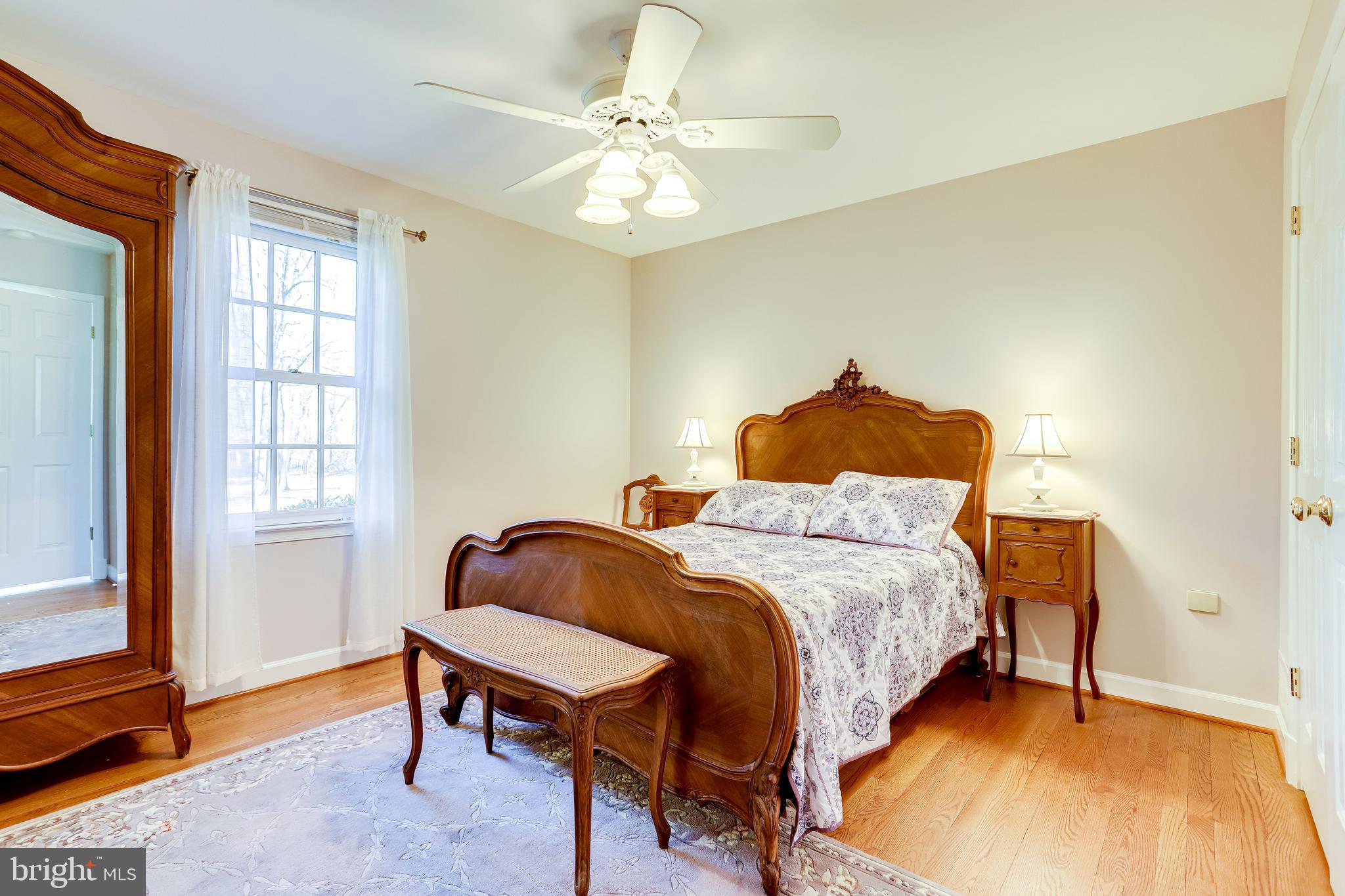40445 Beechnut Road Leesburg, VA 20175 - Photo 25 of 42 Second Bedroom with Ensuite Bath Main Level