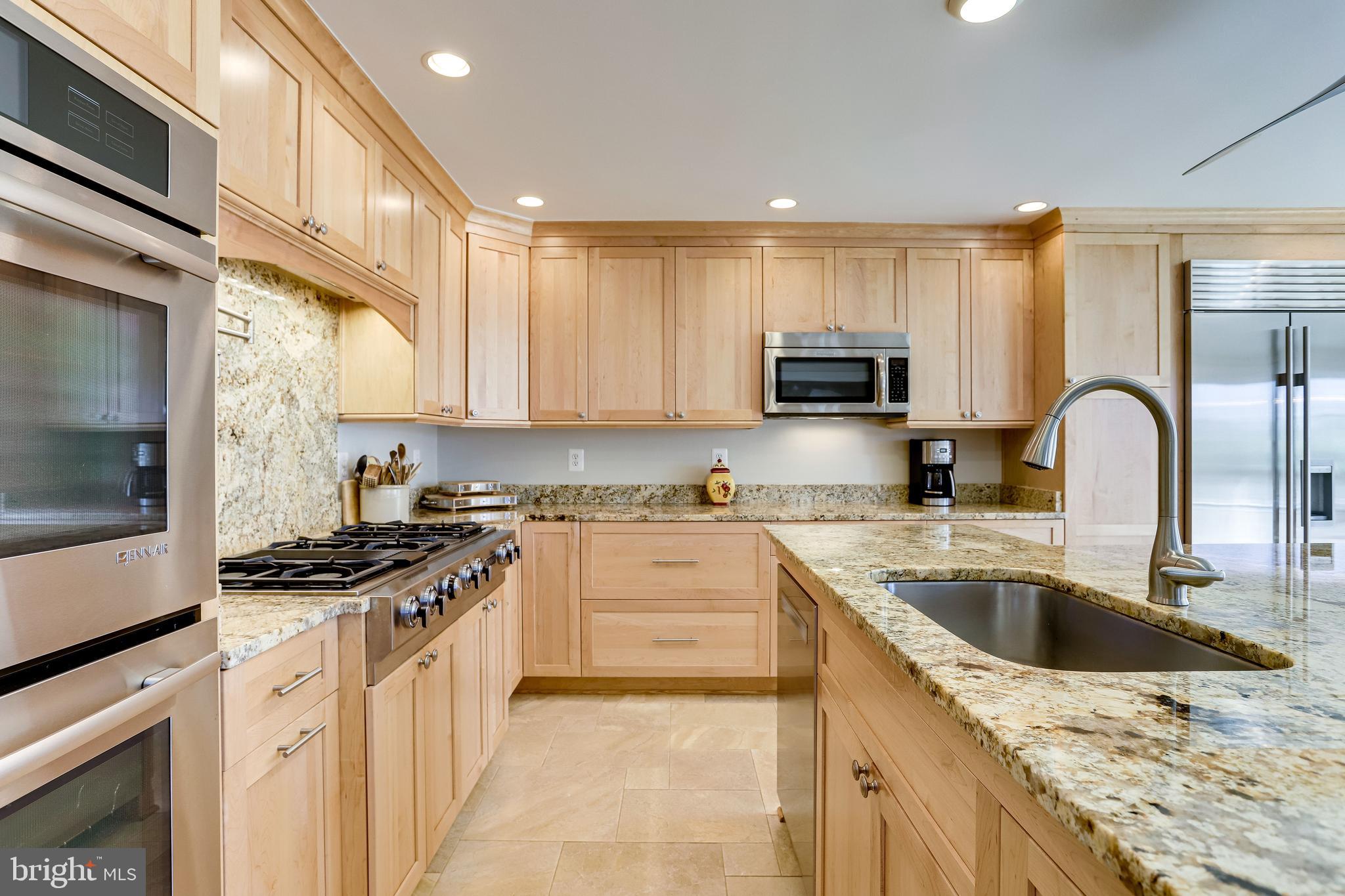 40445 Beechnut Road Leesburg, VA 20175 - Photo 8 of 42 Upgraded Stainless Appliances - Maple Cabinets