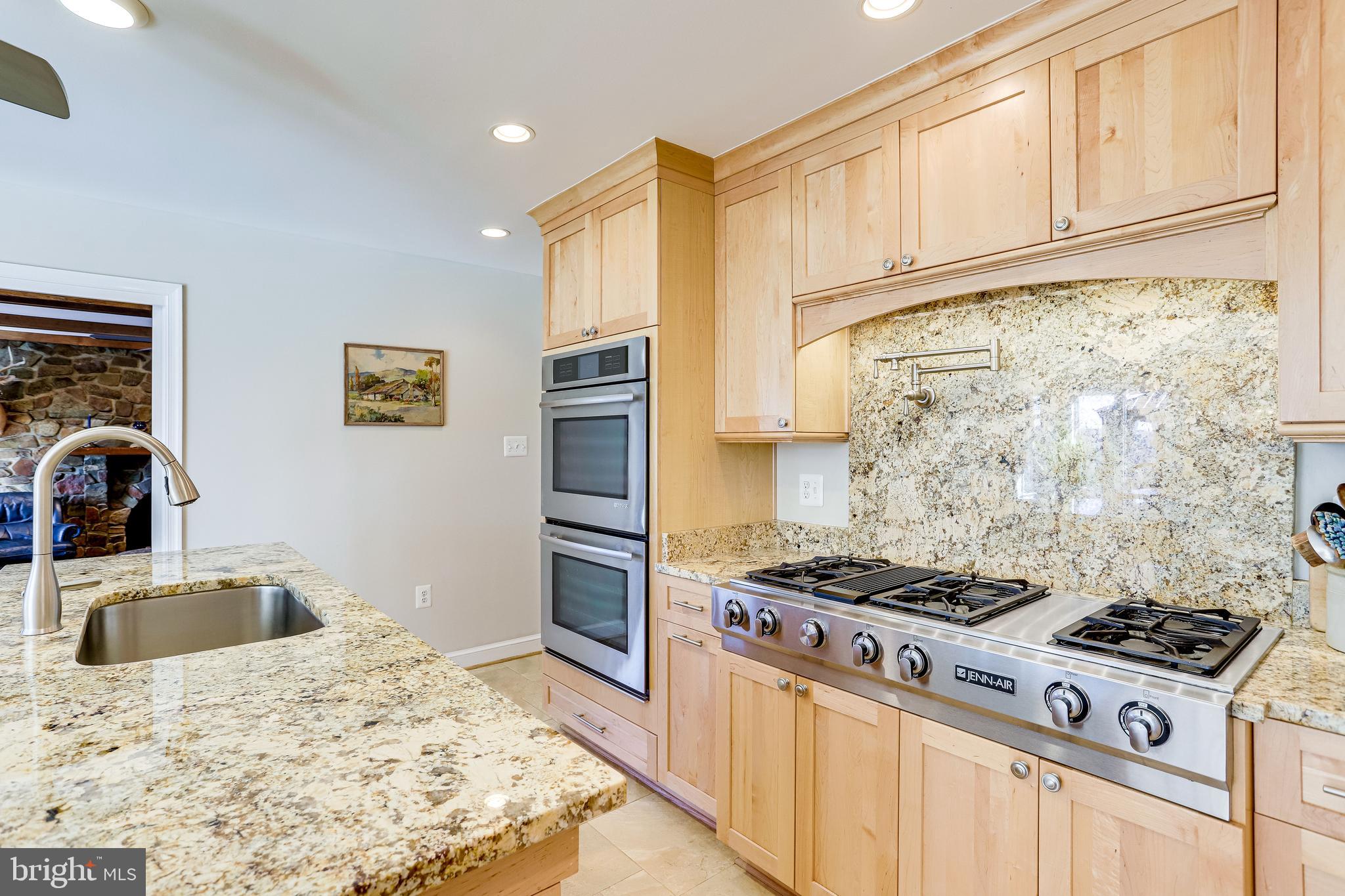 40445 Beechnut Road Leesburg, VA 20175 - Photo 9 of 42 Double Wall Ovens, Gas Cooktop With Downdraft