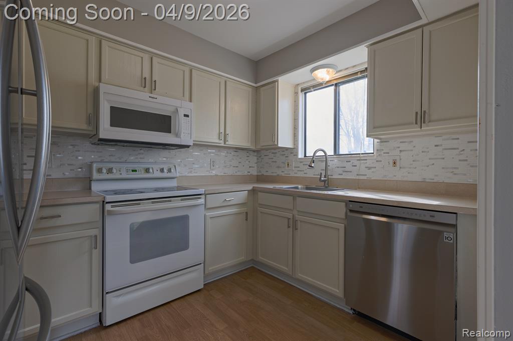 1654 River View Drive Rochester, MI 48309 - Photo 12 of 25