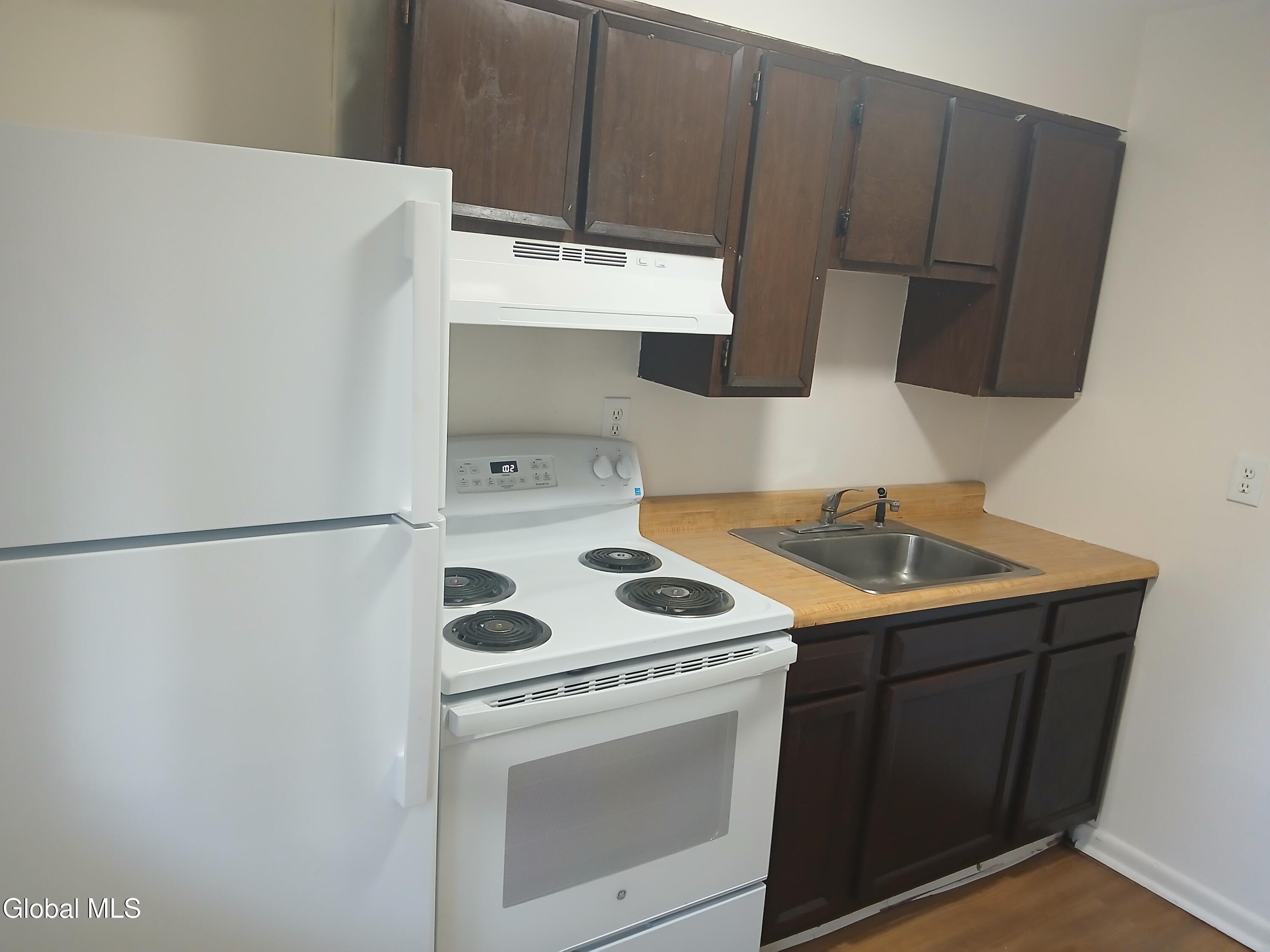 2010 Curry Road, Unit 2 Rotterdam, NY 12303 - Photo 2 of 7 2010 curry 2-7