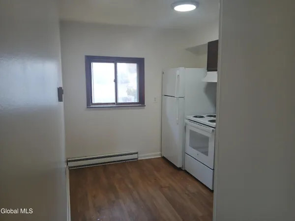 $1,095 | 2010 Curry Road, Unit 2, Rotterdam, NY 12303