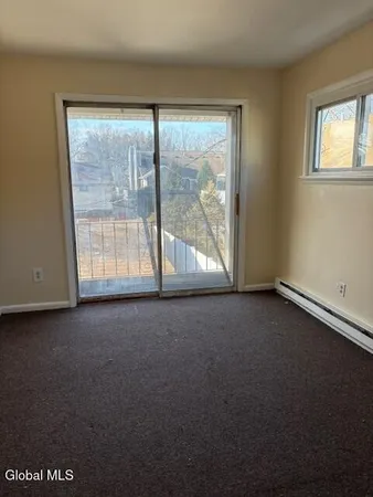 $1,095 | 2010 Curry Road, Unit 2, Rotterdam, NY 12303