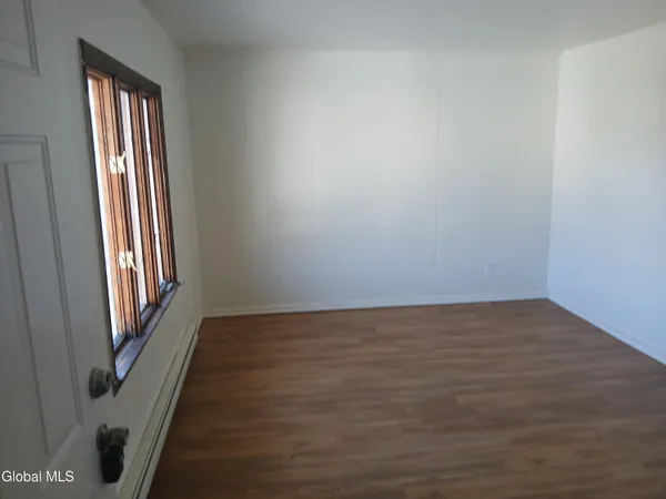 $1,095 | 2010 Curry Road, Unit 2, Rotterdam, NY 12303