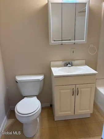 $1,095 | 2010 Curry Road, Unit 2, Rotterdam, NY 12303