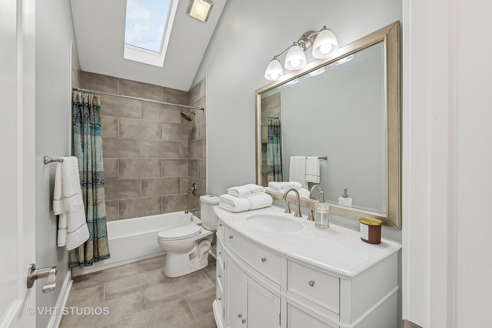 3409 North Ridgeway Avenue Chicago, IL 60618 - Photo 25 of 37 a bathroom with a sink toilet and shower