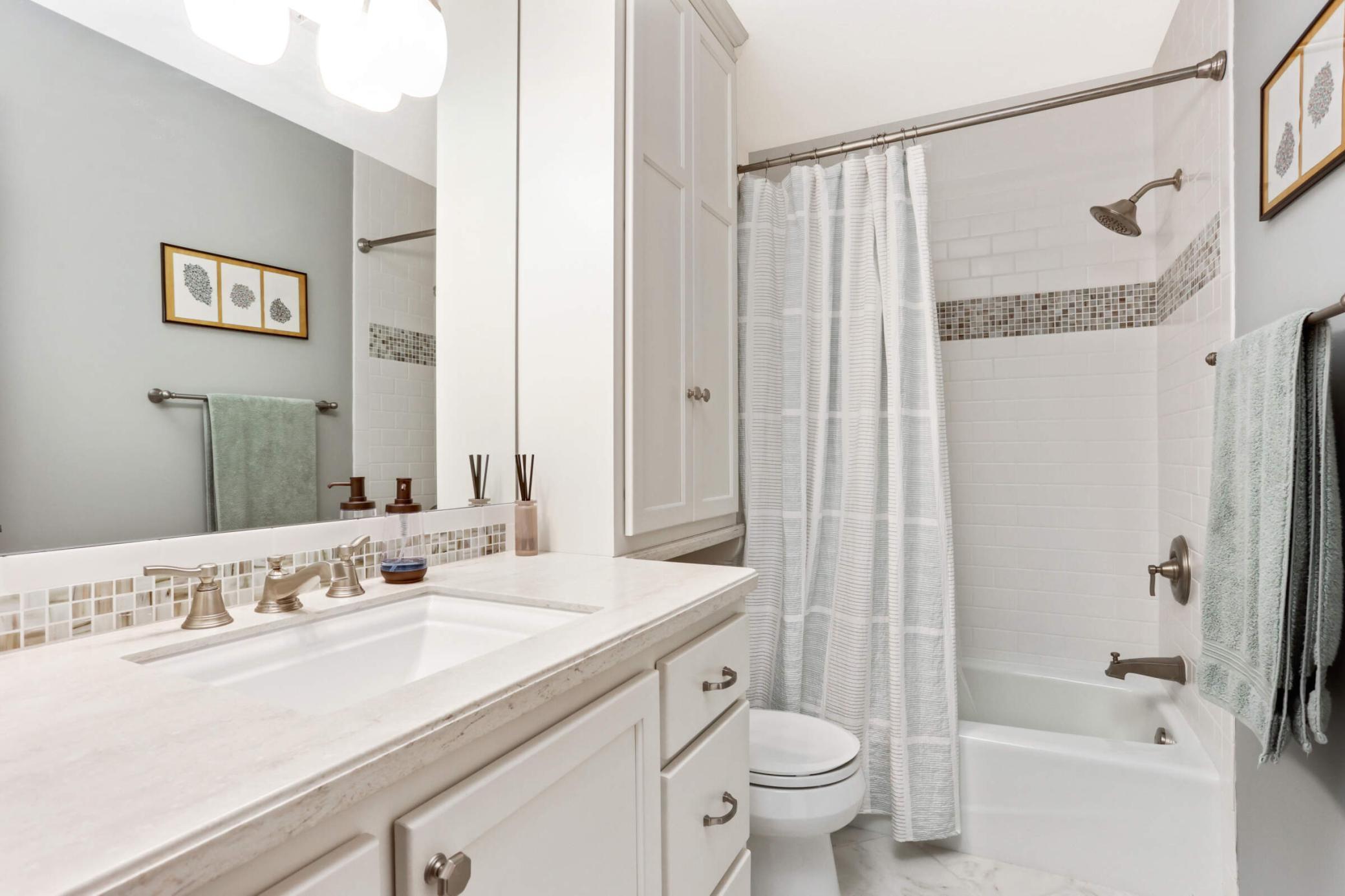 9500 Collegeview Road, Unit 302 Bloomington, MN 55437 - Photo 18 of 31 Gallery Image 18