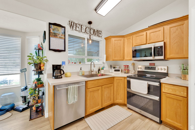 1602 North 725 West Clinton, UT 84015 - Photo 7 of 28