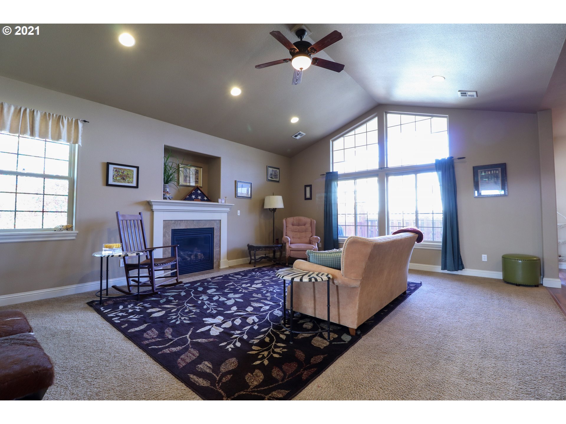 2641 Northwest Brockway Road Winston, OR 97496 - Photo 3 of 32 Gallery Image 3