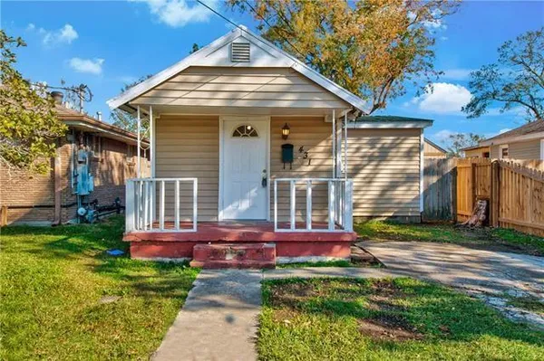 $1,050 | 431 Avenue L, Marrero, LA 70072