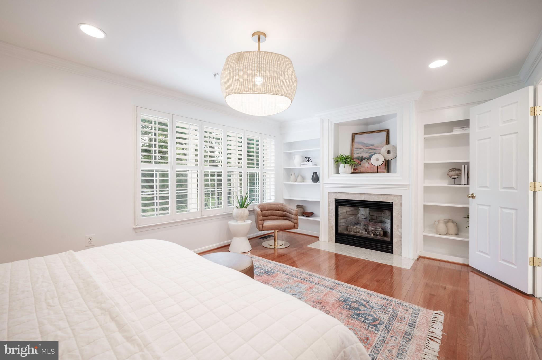 1422 Roundhouse Lane, Unit 1422 Alexandria, VA 22314 - Photo 28 of 73 a spacious bedroom with a bed and a fireplace