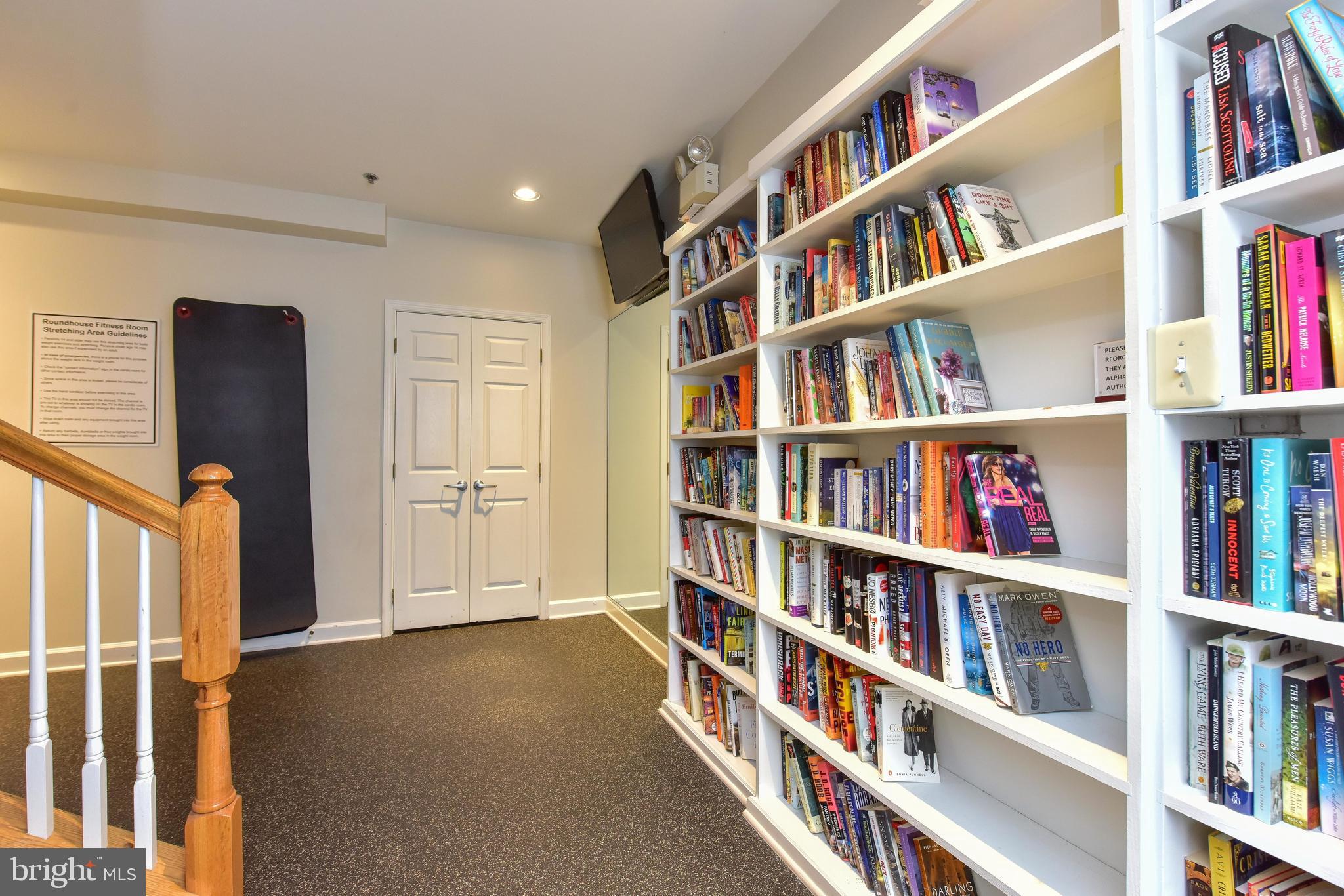 1422 Roundhouse Lane, Unit 1422 Alexandria, VA 22314 - Photo 38 of 73 Community library