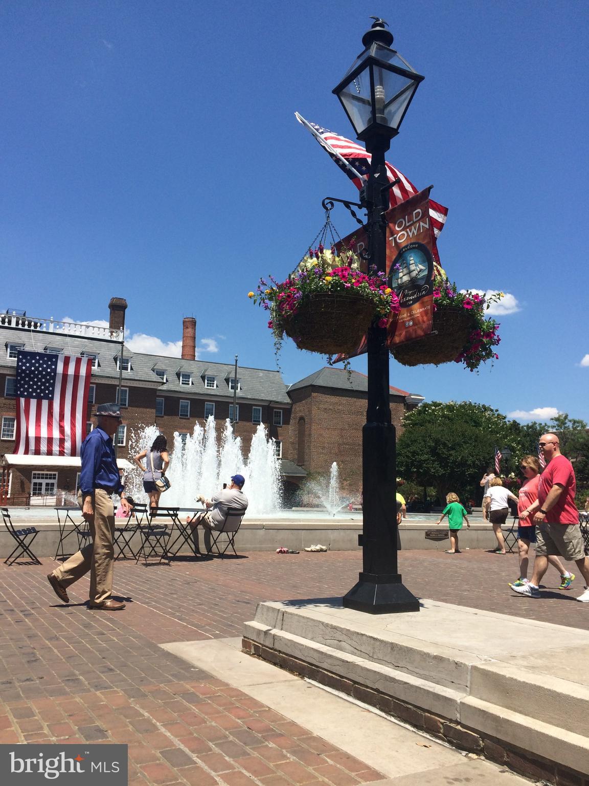1422 Roundhouse Lane, Unit 1422 Alexandria, VA 22314 - Photo 56 of 73 a view of a patio with a chandelier
