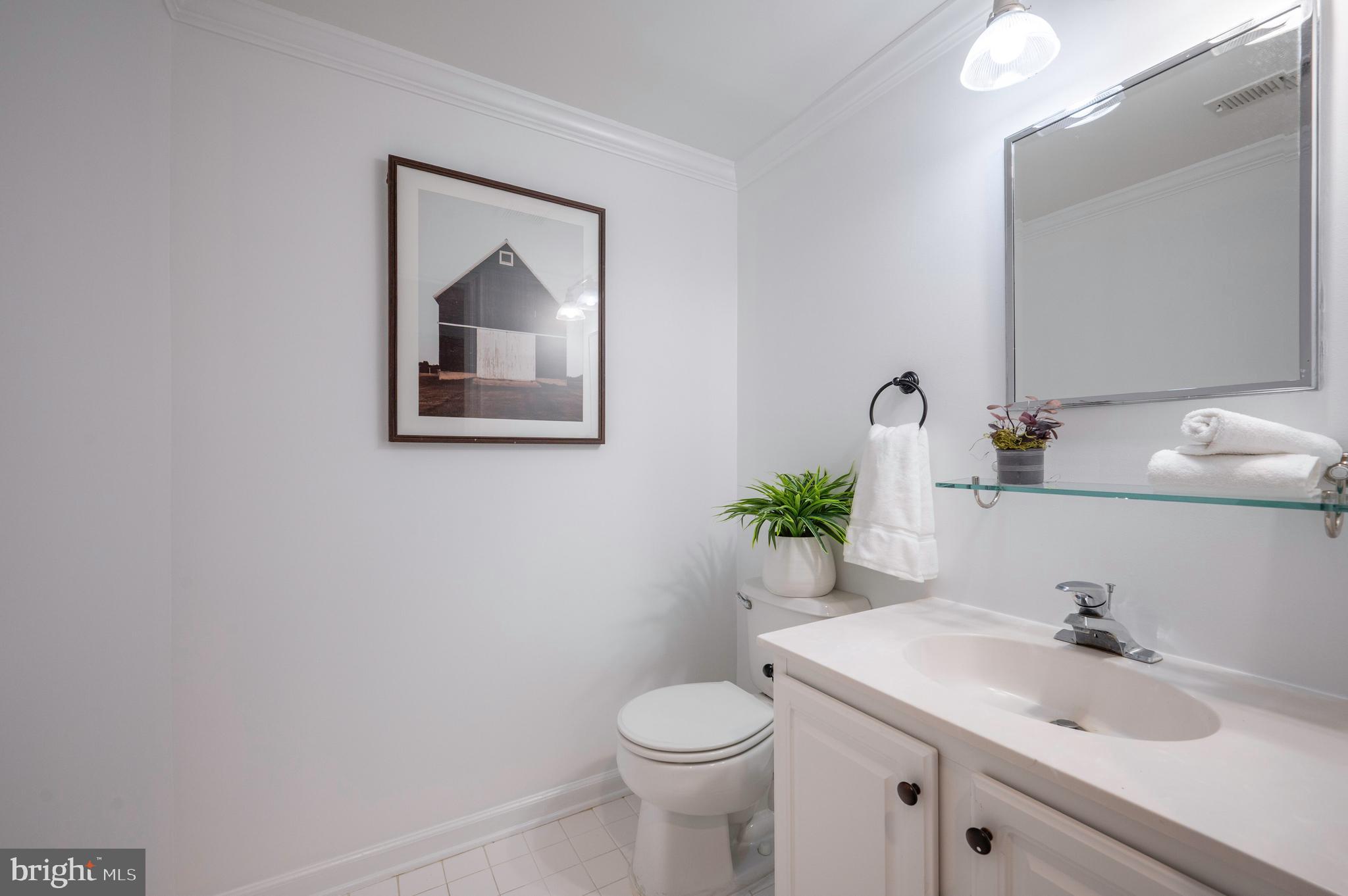 1422 Roundhouse Lane, Unit 1422 Alexandria, VA 22314 - Photo 8 of 73 a bathroom with a toilet sink and mirror