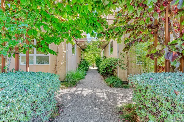 $795,000 | 455 Florence Avenue, Sebastopol, CA 95472