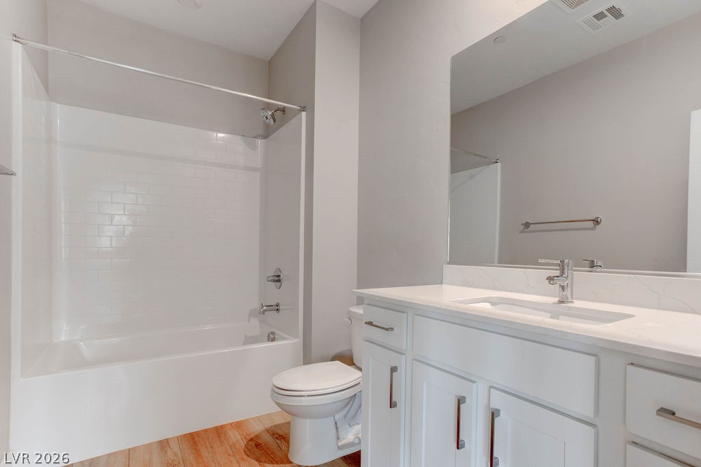 646 Infinity Rdg Street Las Vegas, NV 89138 - Photo 25 of 40 Primary bath #2 with a full tub and shower combo.