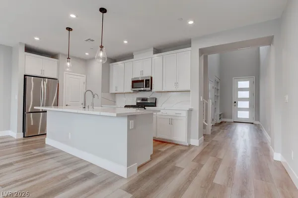 $2,400 | 646 Infinity Rdg Street, Las Vegas, NV 89138