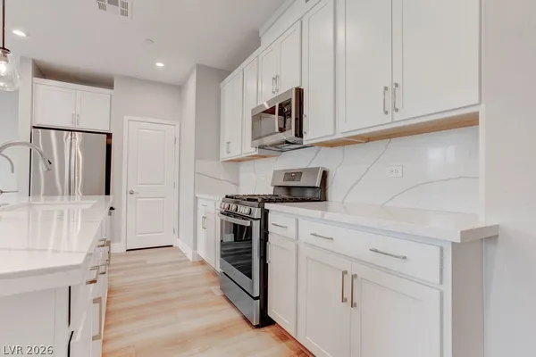 $2,400 | 646 Infinity Rdg Street, Las Vegas, NV 89138