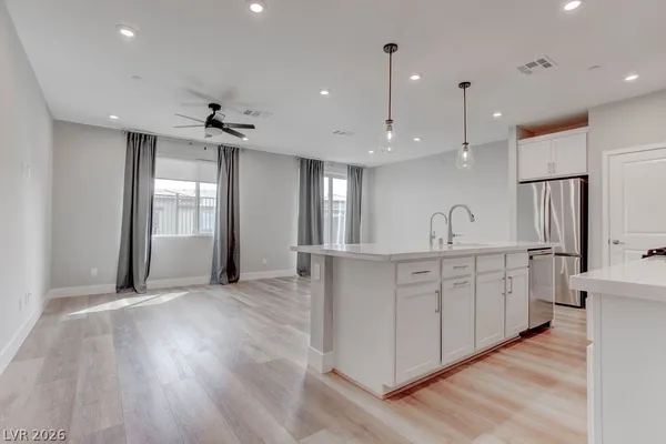 $2,400 | 646 Infinity Rdg Street, Las Vegas, NV 89138
