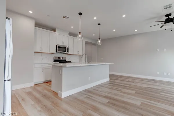 $2,400 | 646 Infinity Rdg Street, Las Vegas, NV 89138