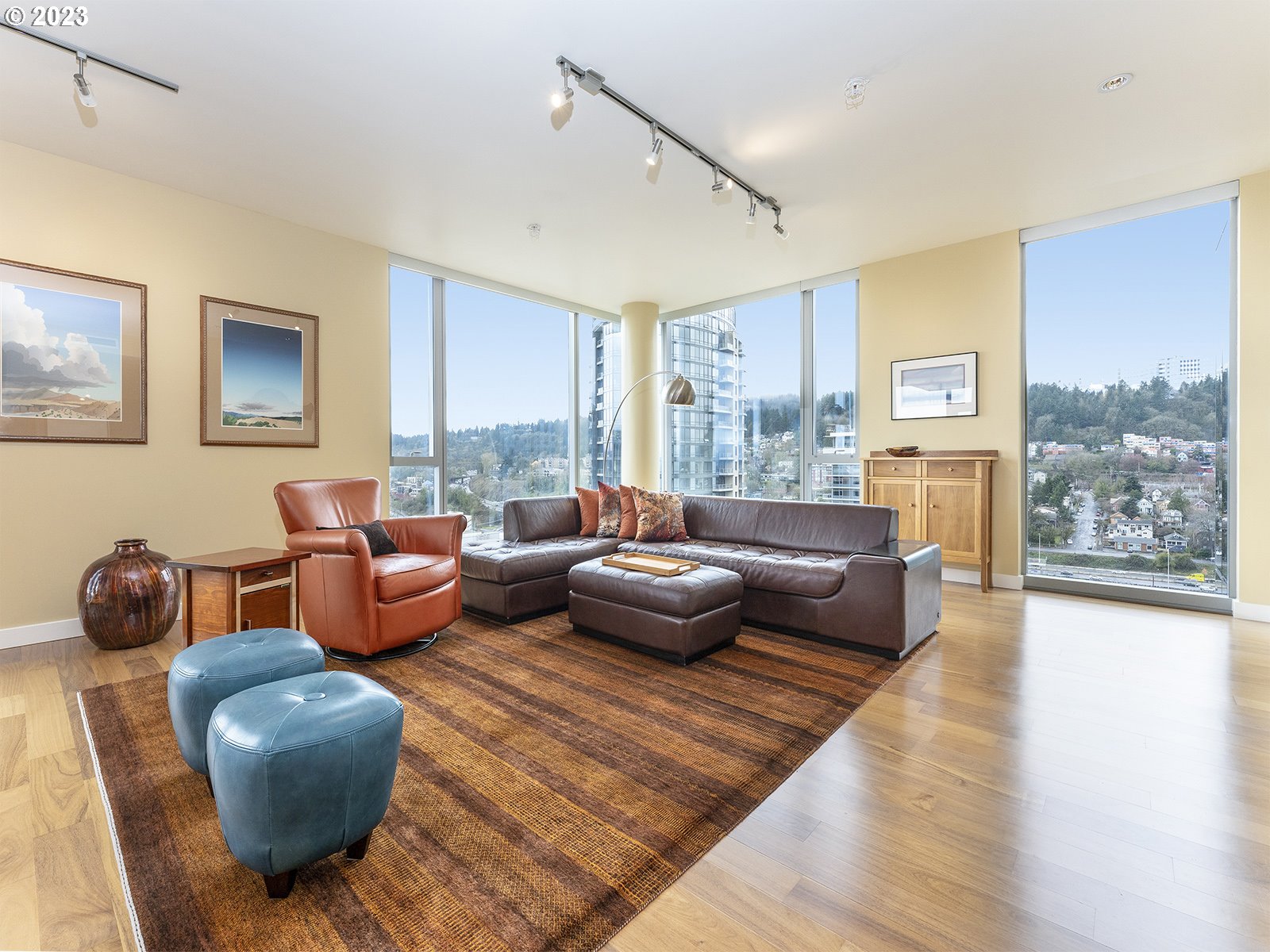 841 Southwest Gaines Street, Unit 1912 Portland, OR 97239 - Photo 12 of 32 a living room with furniture and a large window
