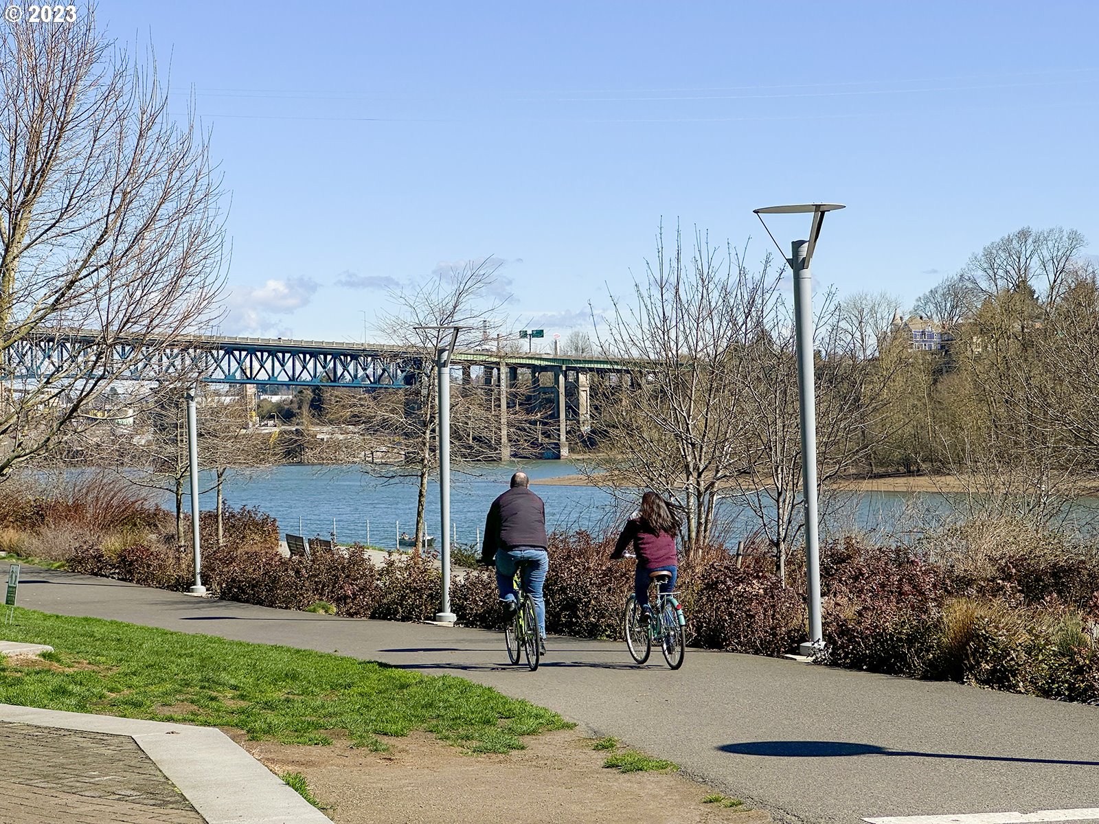 841 Southwest Gaines Street, Unit 1912 Portland, OR 97239 - Photo 29 of 32 a view of a park with iron fence