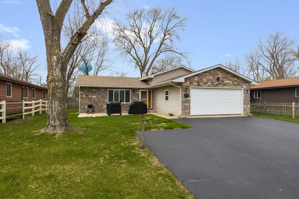 $400,000 | 218 Mastodon Drive, Ingleside, IL 60041
