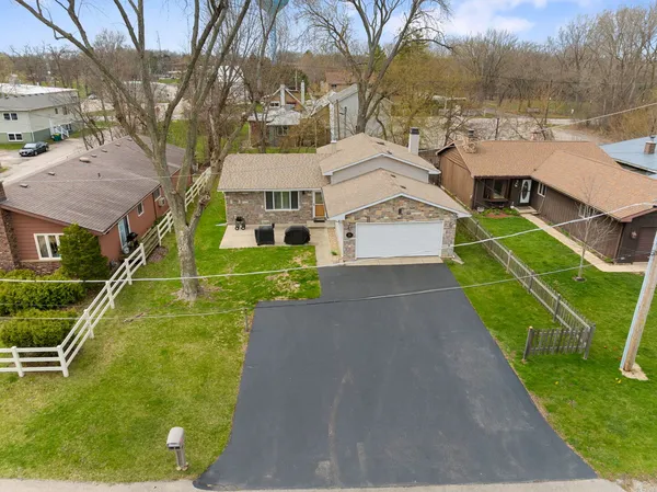 $400,000 | 218 Mastodon Drive, Ingleside, IL 60041