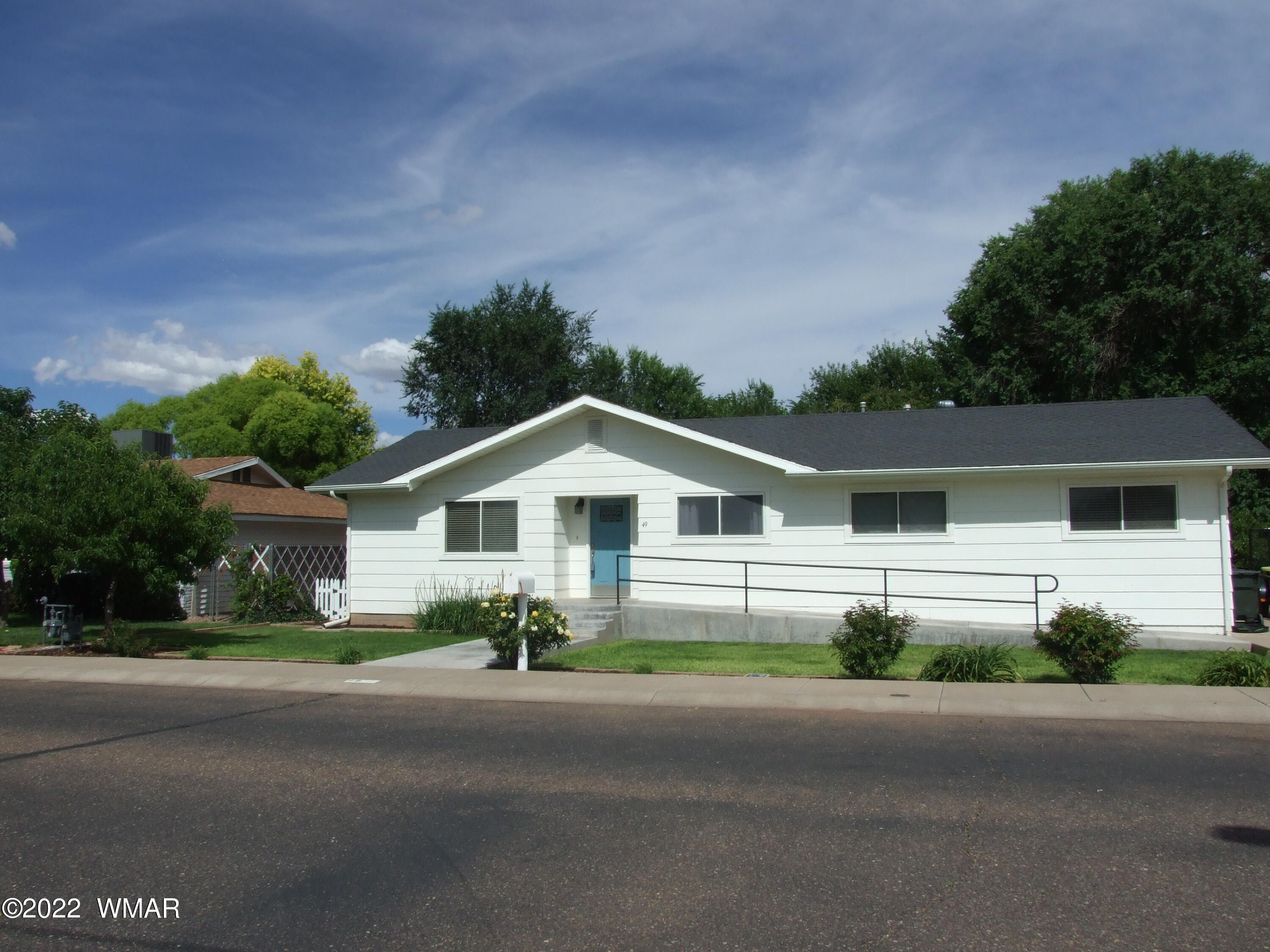 49 North 4th W Street Snowflake, AZ 85937 - Photo 2 of 34 a front view of a house with a garden