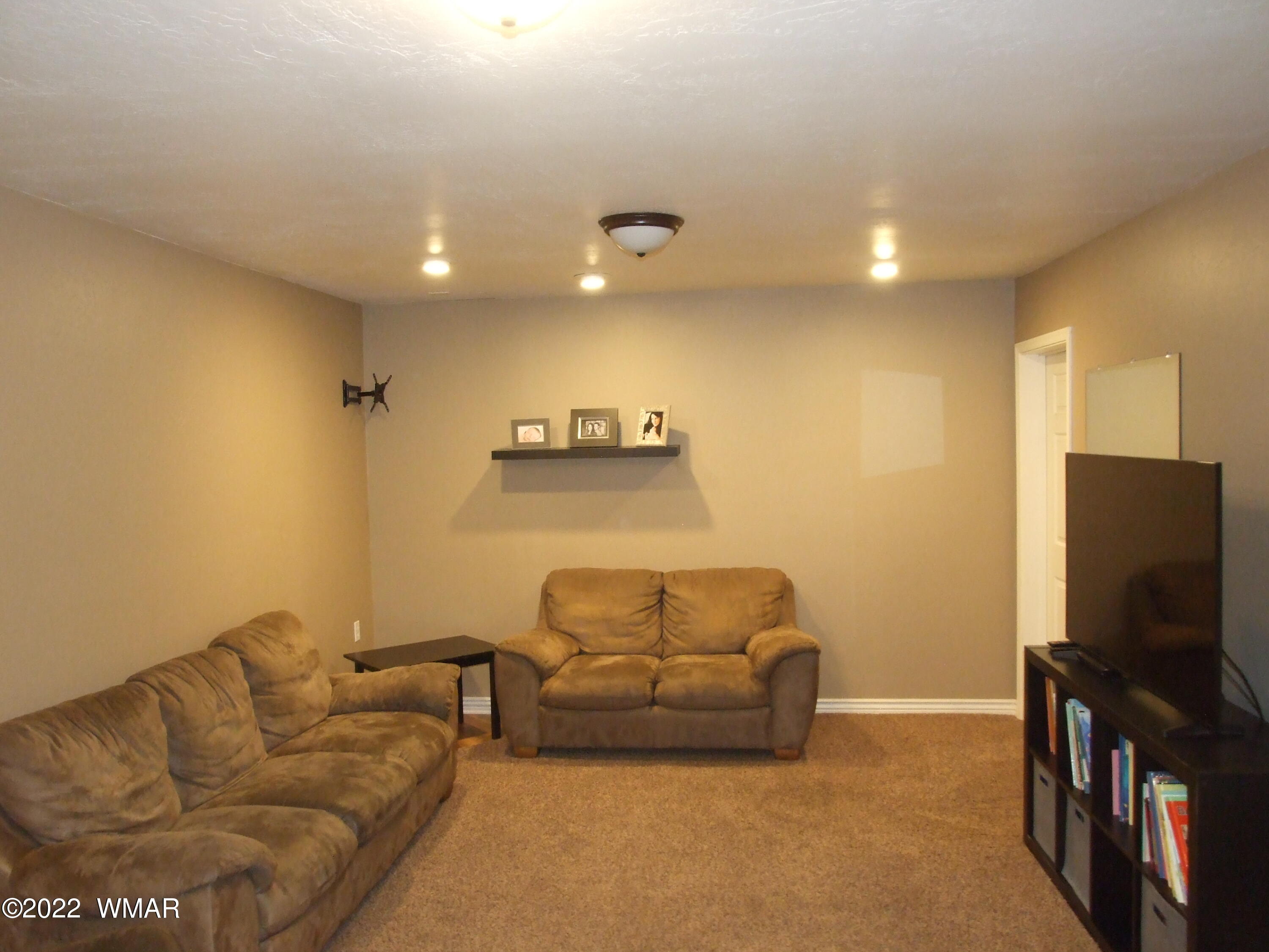 49 North 4th W Street Snowflake, AZ 85937 - Photo 33 of 34 a living room with furniture and a flat screen tv