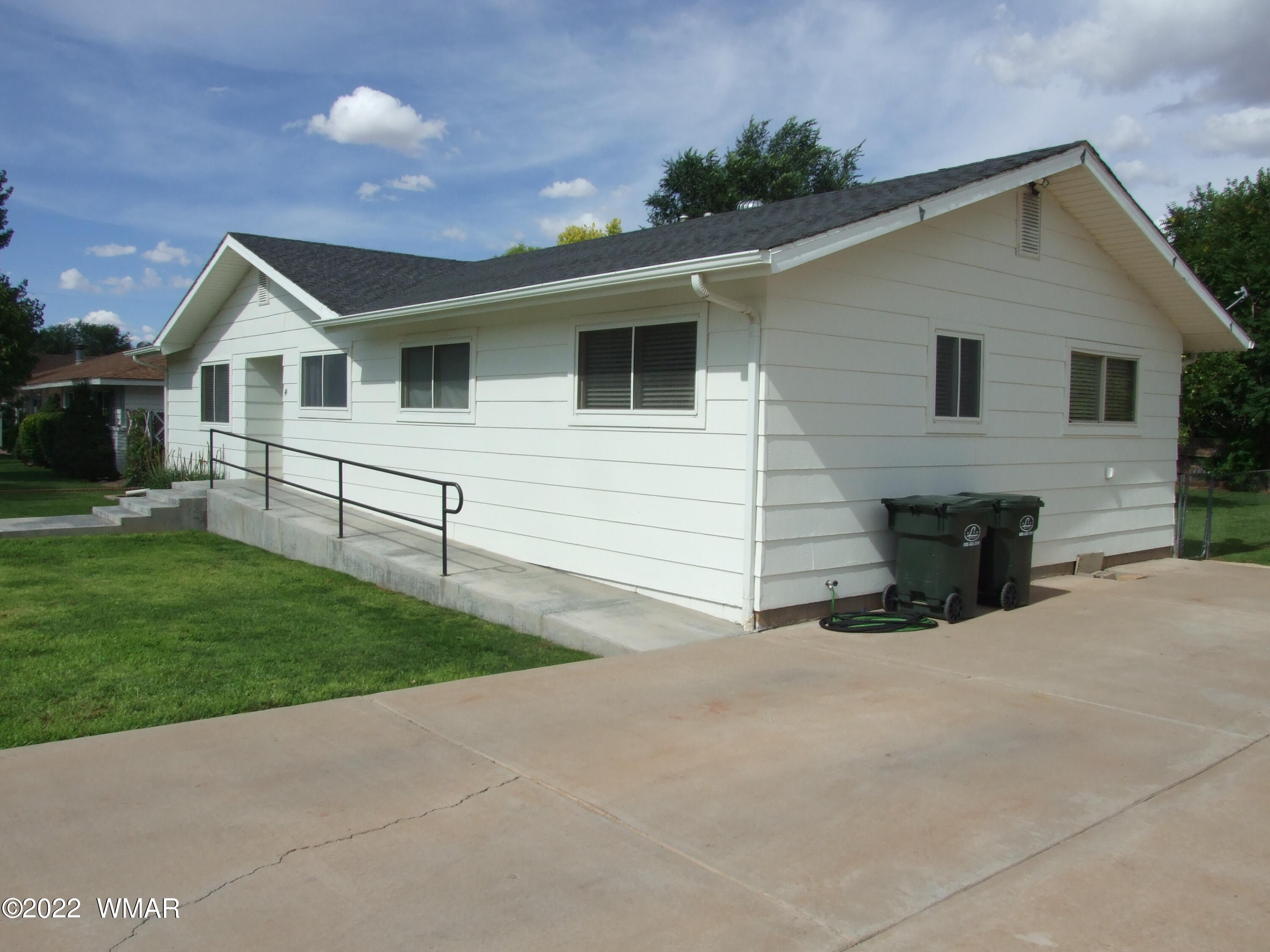49 North 4th W Street Snowflake, AZ 85937 - Photo 4 of 34 a front view of a house with a yard