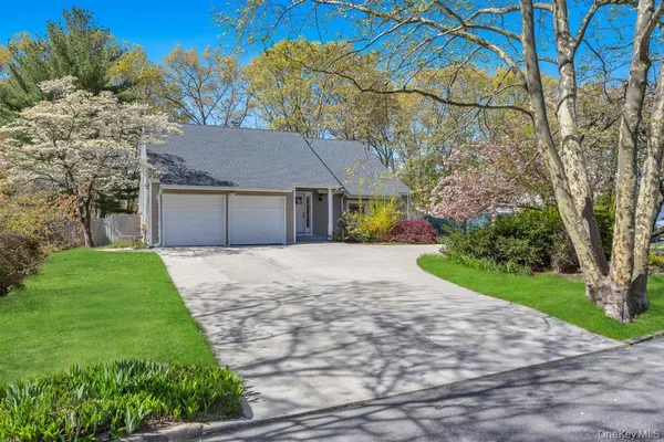 $699,000 | 8 Grand Canyon Lane, Coram, NY 11727