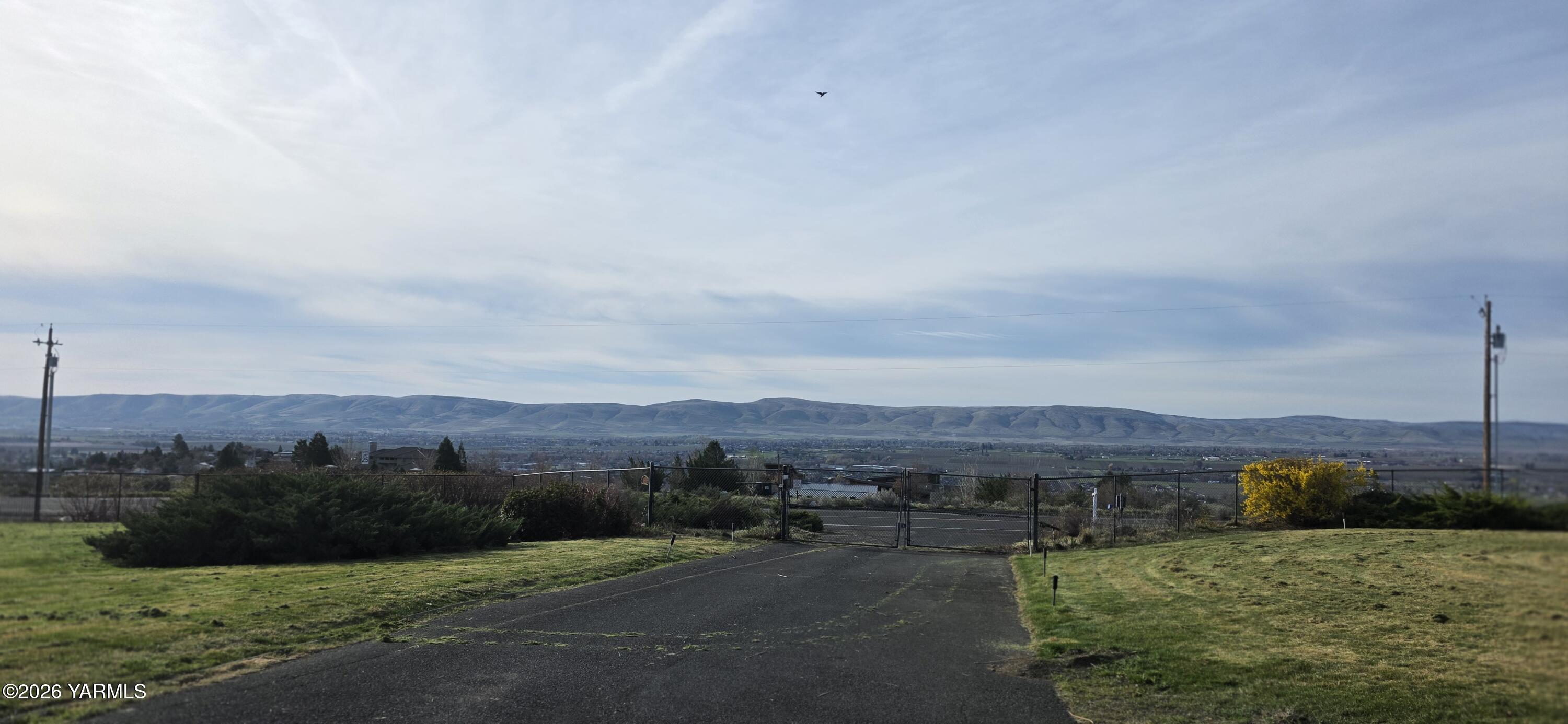 8601 Scenic Drive Yakima, WA 98908 - Photo 52 of 52 a view of a outdoor space