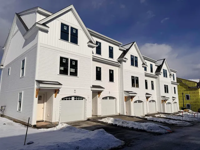 $424,900 | 24 Birdie Grove, Unit B, Rochester, NH 03839