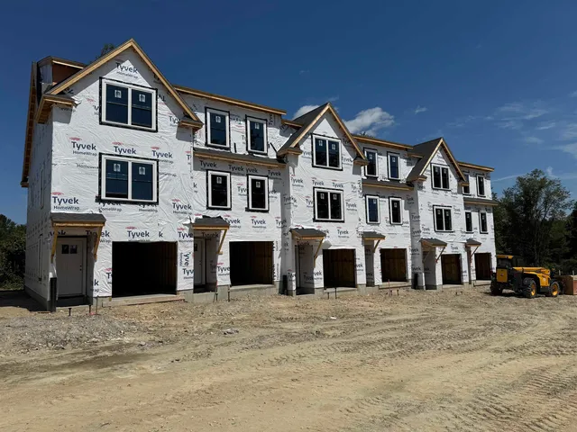 $424,900 | 24 Birdie Grove, Unit B, Rochester, NH 03839