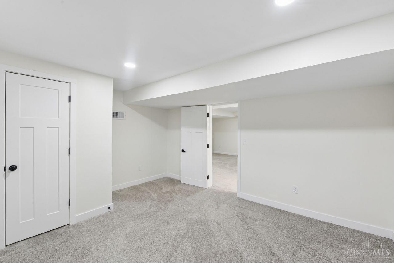 357 Meadowcrest Road Cincinnati, OH 45231 - Photo 45 of 61
