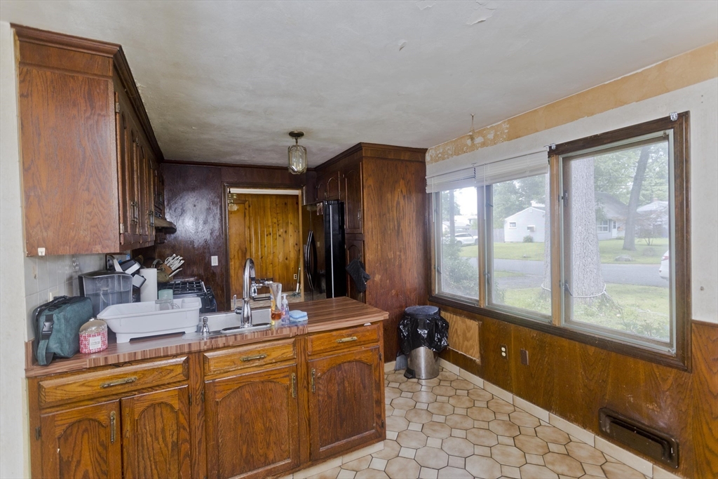 240 East Allen Ridge Road Springfield, MA 01118 - Photo 13 of 22 Gallery Image 13