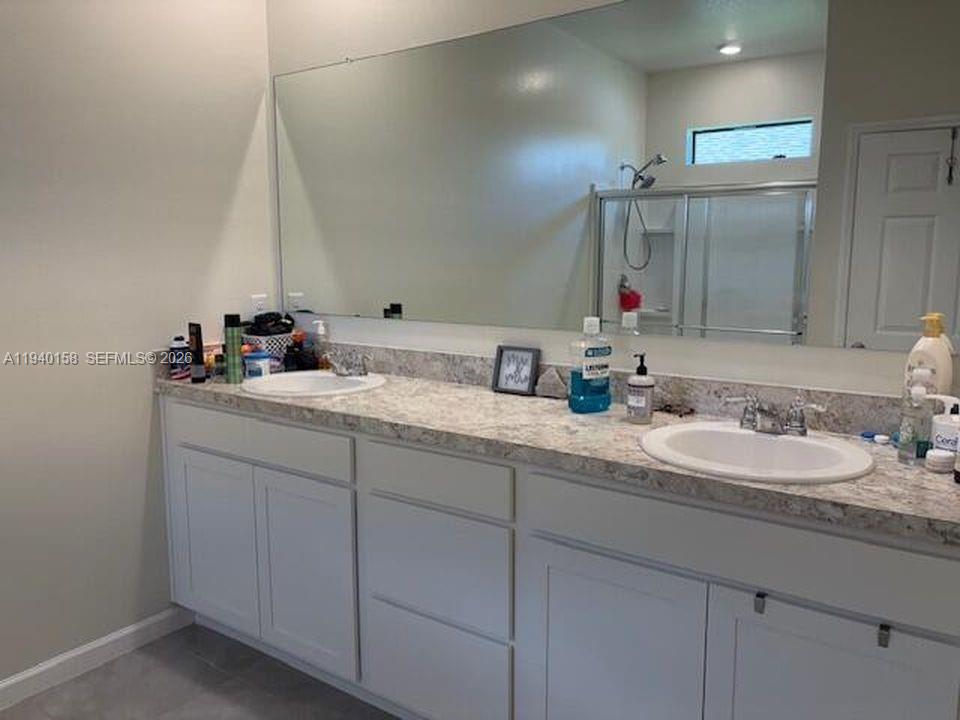 571 Old Country Rd S East Palm Bay, FL 32909 - Photo 14 of 29 a bathroom with double sink and a mirror