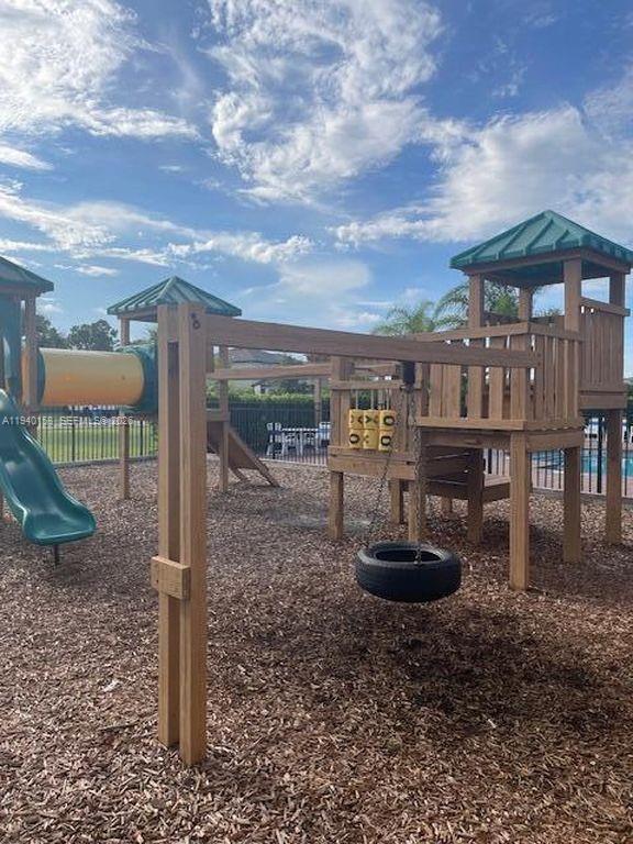 571 Old Country Rd S East Palm Bay, FL 32909 - Photo 24 of 29 a view of a patio with furniture and a yard